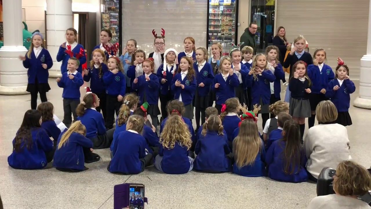new-waltham-academy-junior-and-makaton-choir-christmas-performance-at