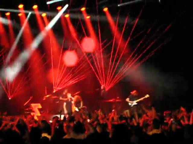 Guarda "Mr. Brightside" The Killers - Paradise Theater - Bronx, NY su YouTube Guarda "Mr. Brightside" The Killers - Paradise Theater - Bronx, NY su YouTube