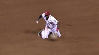 MIL@CIN: Phillips makes a fine play after bad hop
