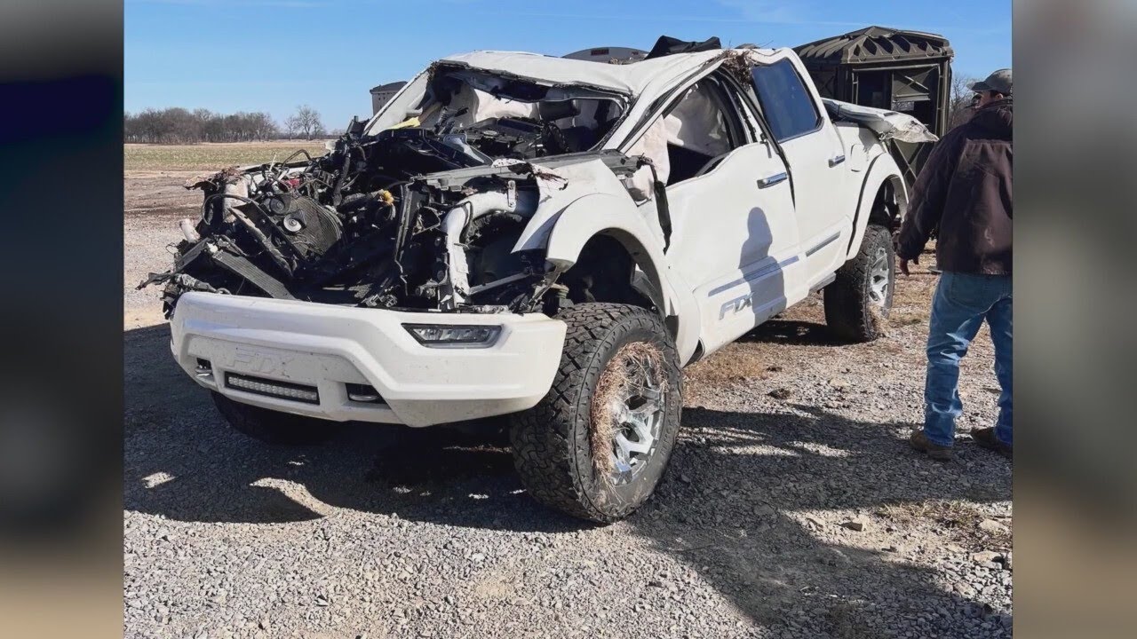 Arkansas police lieutenant charged with driving while intoxicated after man injured in crash