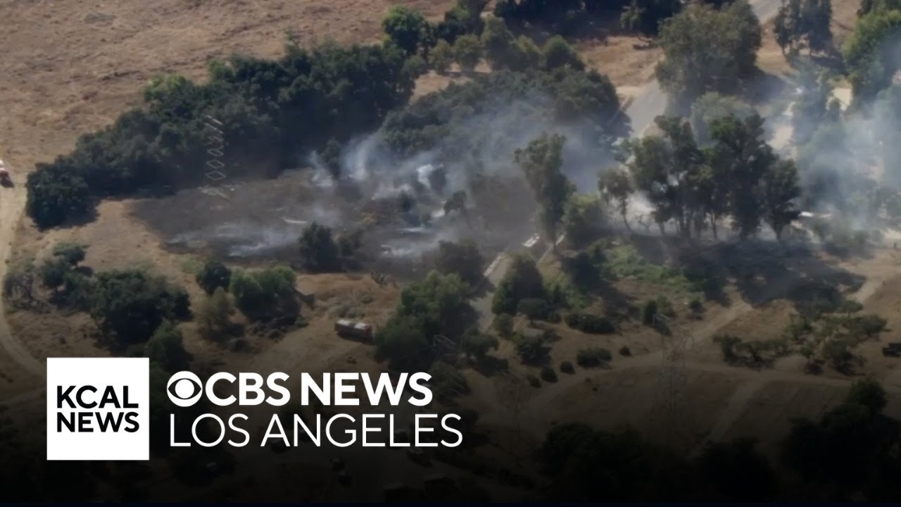 Firefighters rush to contain brush fire burning near I-5 in Castaic ...