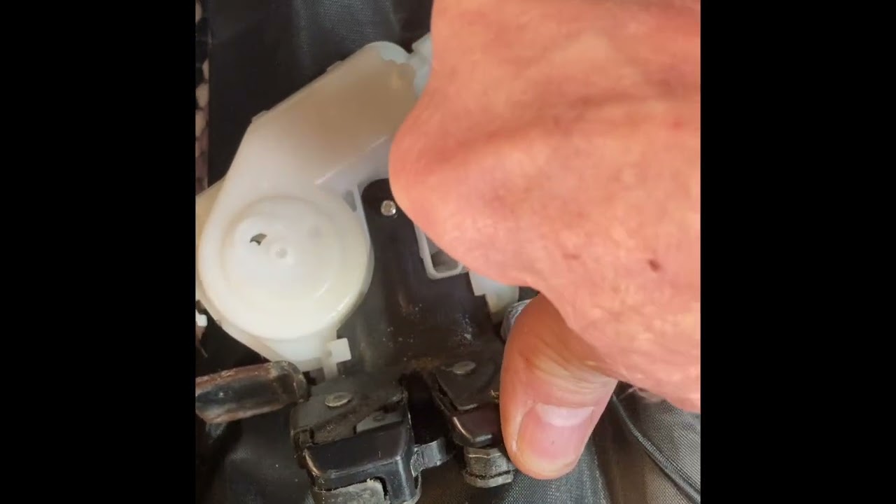 2012 Fiat 500 Power Trunk Lid Manual Release 