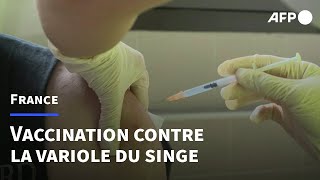 Variole du singe: dans un centre parisien, on se vaccine 