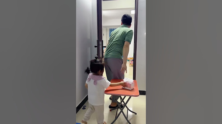 Smart Daughter Uses Paper Towels To Trick Dad Who Stole Money! #cute #smart #funny #baby #comedy