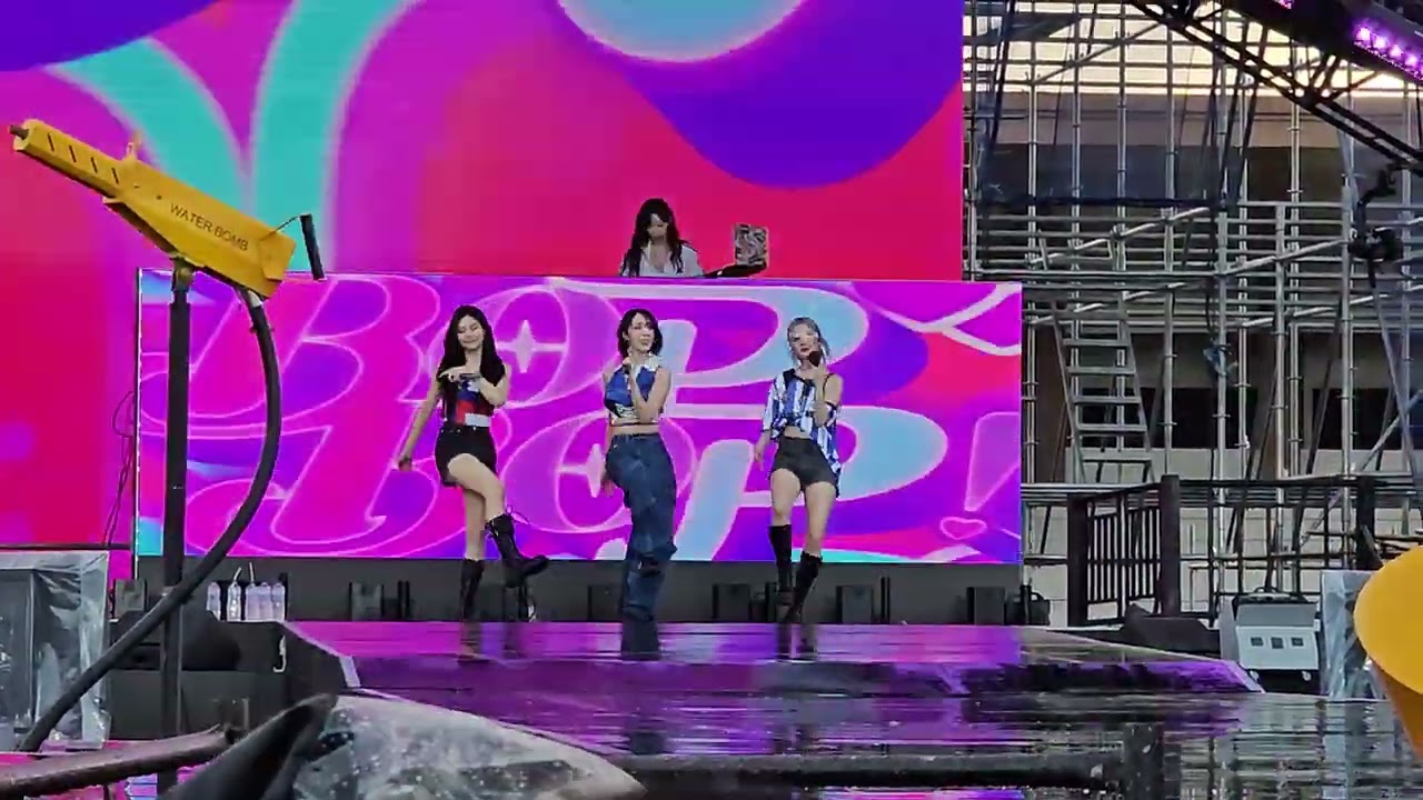 250223 VIVIZ 비비지 - Bop Bop! 직캠 Fancam | 워터밤 마닐라 WATERBOMB MANILA 2025