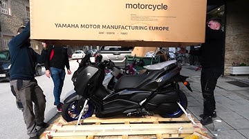 unboxing YAMAHA XMAX 300 new scooter 2025