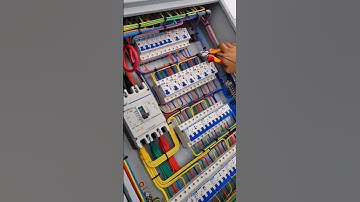 Betreffende het buigen van een lus in de elektrische draad voordat deze aan de stroomonderbreker ...