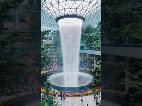 Водопад в аэропорту Сингапура 🇸🇬