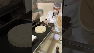 This lying position is so comfortable #satisfying #satisfyingvideo #bread #food #bakery #shorts