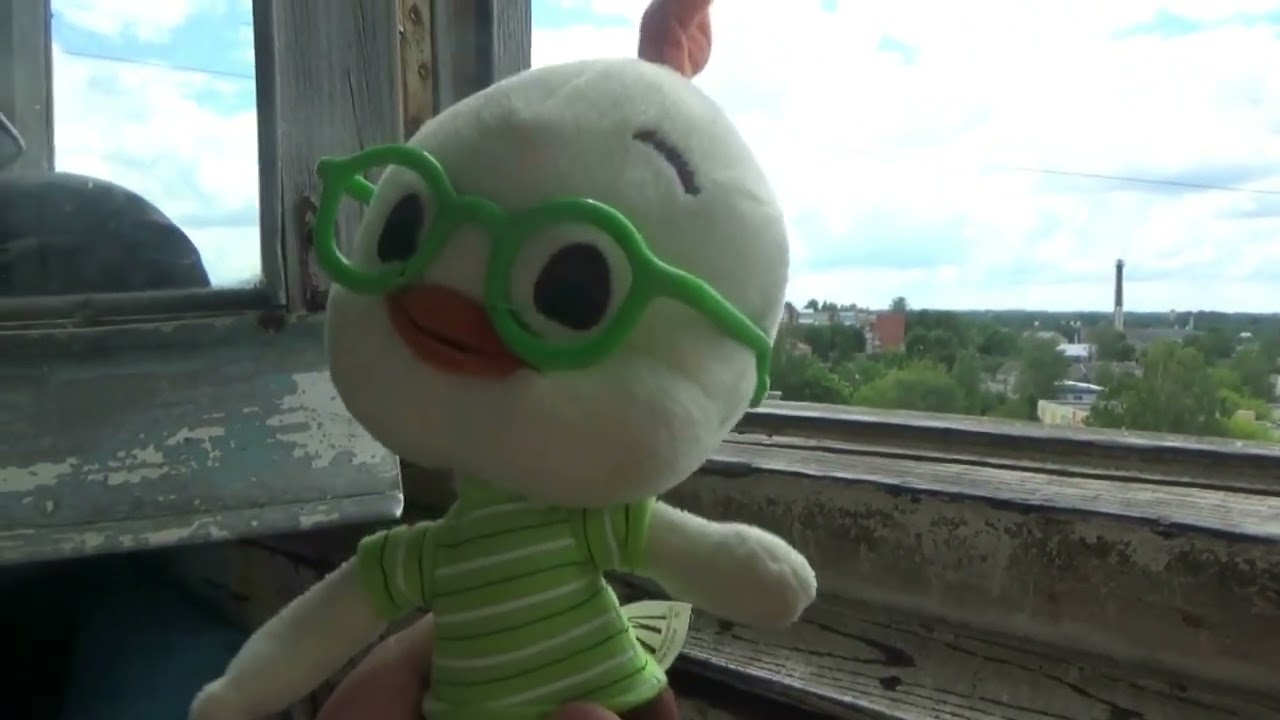 news with the bear show ep 10 markuss is playing with his car