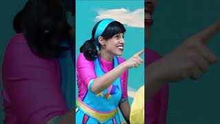 קסם! תוך שניה נעלמתי ועברתי לעולם אחר. רוצים לראות?