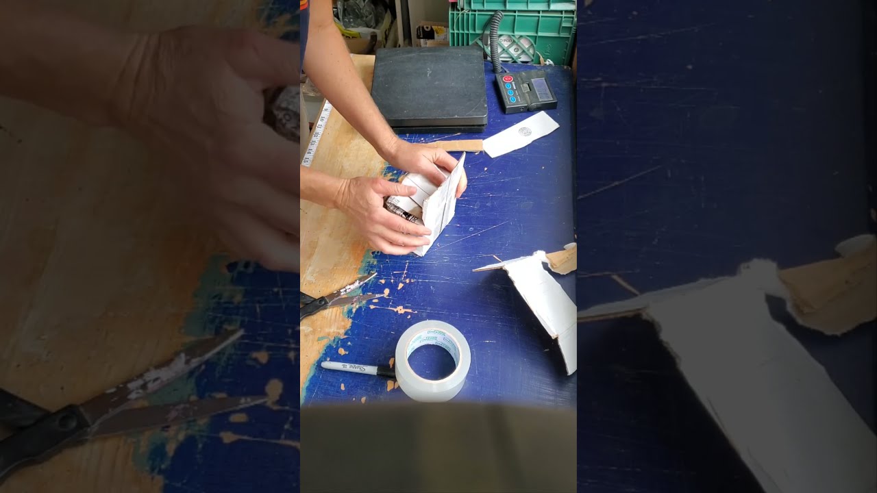 packing a single box of panyhose with recycled ♻️ materials