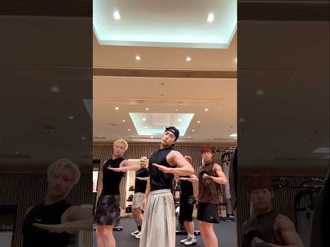 The gym playlist made me do it đȘ #Shorts