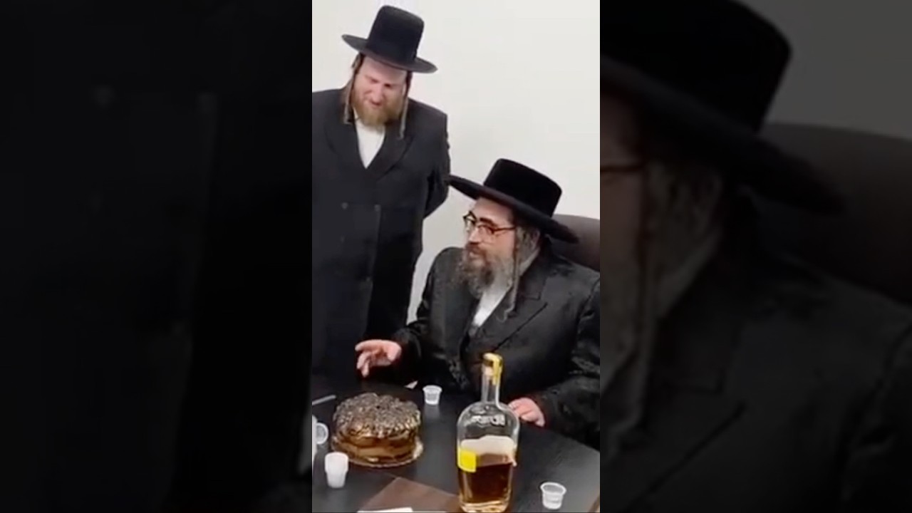 בן האדמו״ר מסאטמאר מתפעל מהשטריימל המתקפל