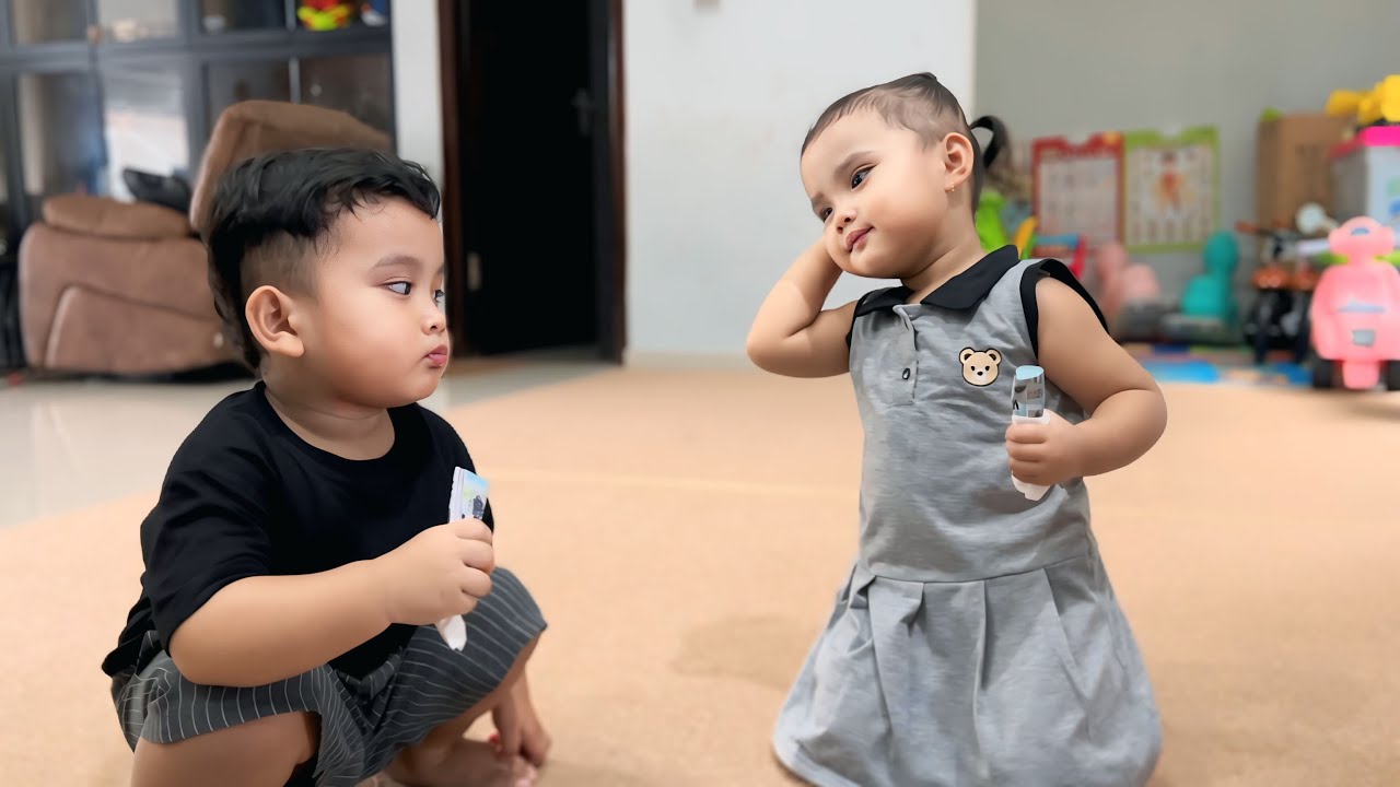 PULANG SEKOLAH PIANA PIANO NYERBU KULKAS AMBIL ESCIM SENDIRI😭🥰