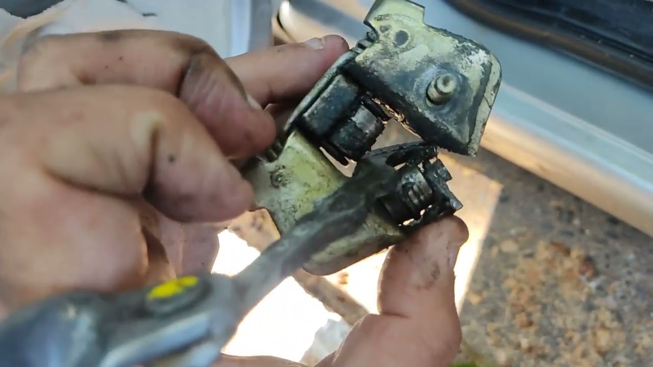 Como trocar o limitador de porta do Citroen C3?