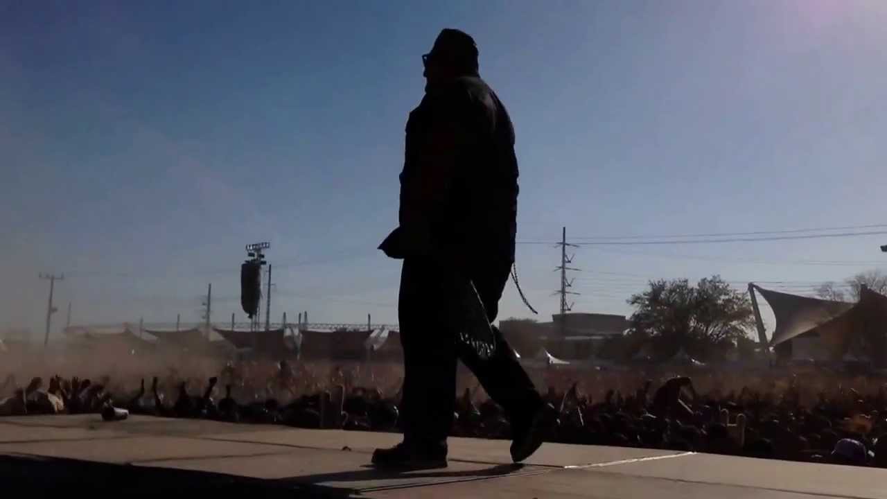 Reventour 2013 musica de neon trees some kind of mosnter.