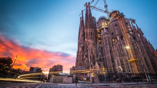 Takaing photos of sagrada familia in barcelona. i'm on instagram at
http://www.instagram.com/brendanvanson i had a full day here
barcelona, so de...