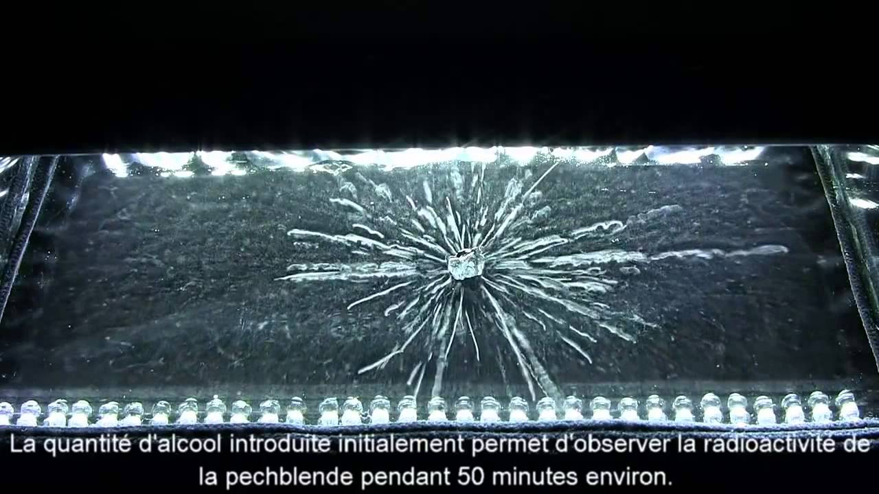 Распад урана-238 в камере Вильсона [HD] - YouTube