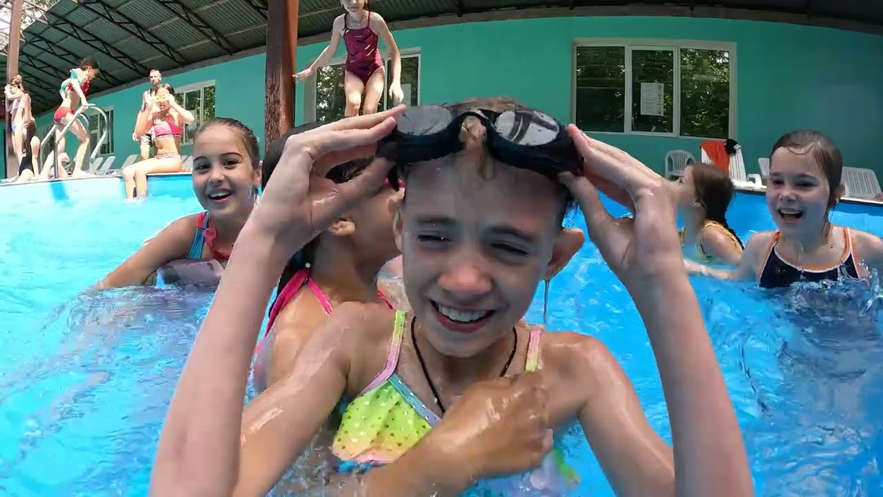 AM SĂRIT cu toate fetele în PISCINA cu apa RECE🥶 Vlog din tabara Distracție maximă muzică și dansuri