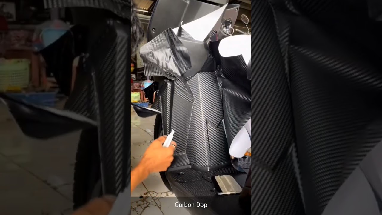 pasang sticker karbon dasbor Beat. 