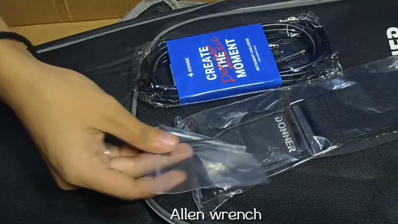 UNBOXING MY FIRST BASS GUITAR!! (Donner PB-Style)