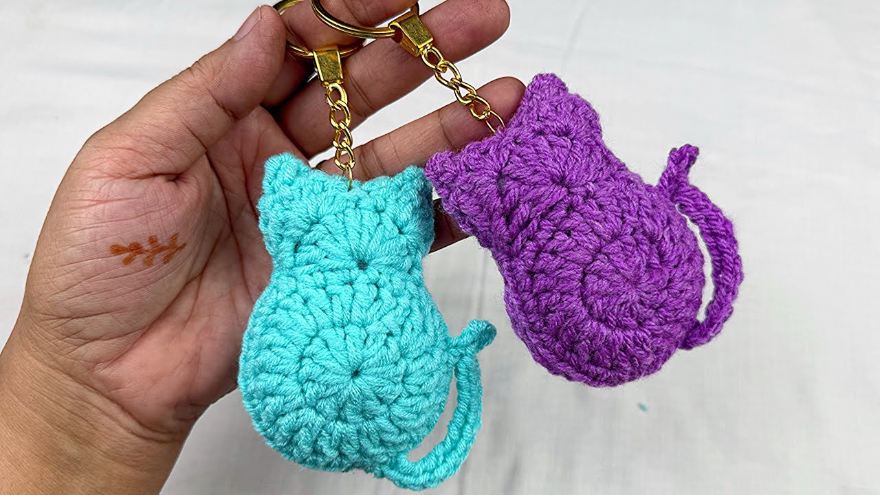 super easy Crochet Cat | crochet keychain