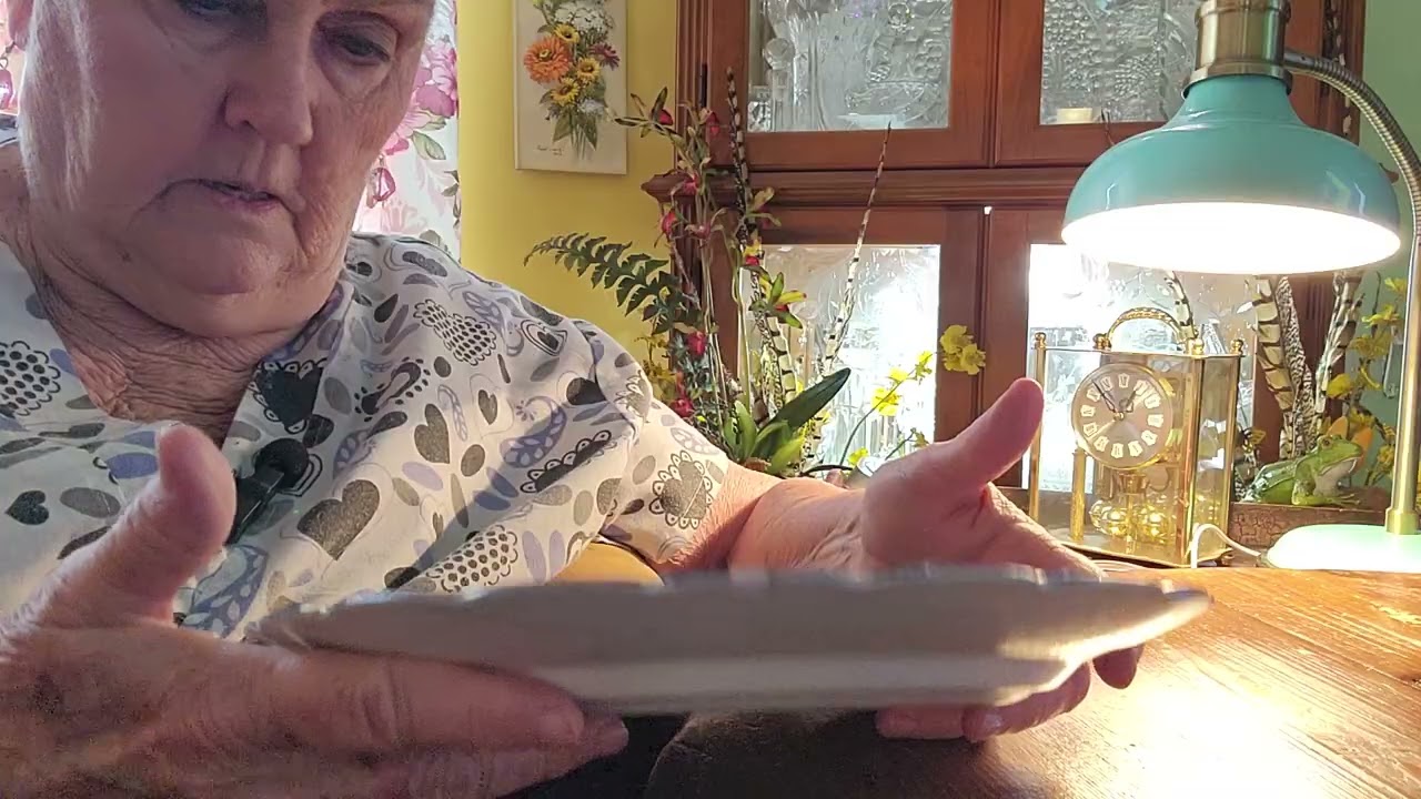 Сохраните поврежденные декоративные тарелки.