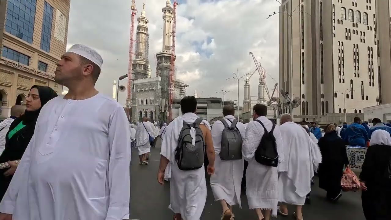 جولة في فندق زوار البيت والطريق الى الحرم سيرا على الأقدام شاهد الآن!