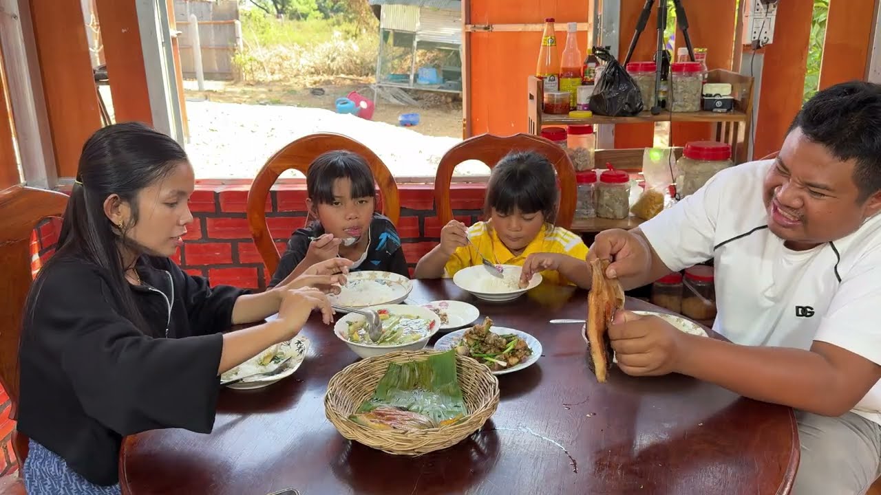 ឆាកង្កែបប្រៃផ្អែម​ សម្លរម្ជូល្ហុង​ ថ្ងៃនេះដំណាំដុះបណ្តេីរៗហេីយ