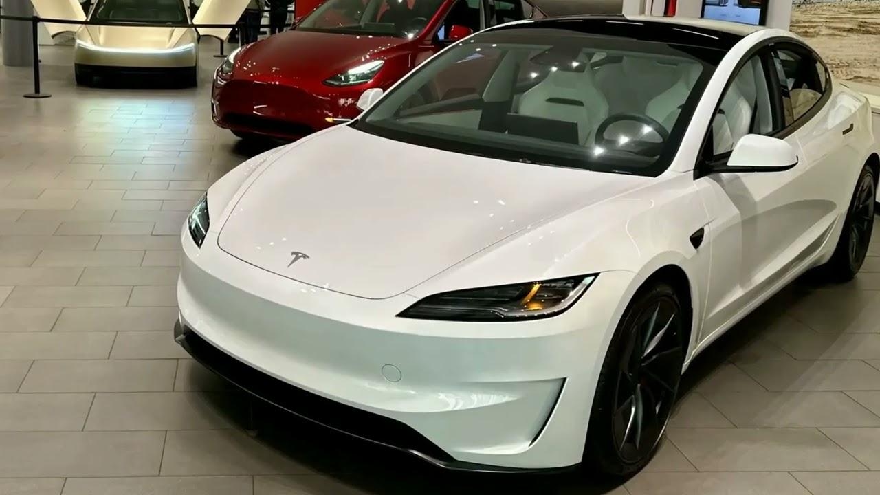 Musk Skips WH Dinner, Tesla Semi Delays & Robotaxi App Update!