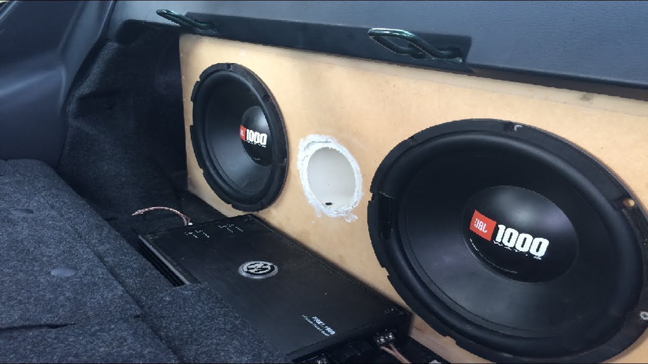 Italiaans Bondgenoot bizon JBL 1000 12's on a Memphis 1500 Watt Amp - YouTube