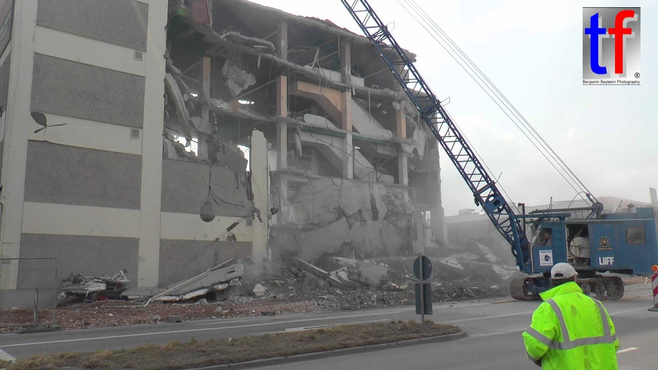 MENCK M 152 Wrecking Ball Action, Fa. LUFF, Abbruch Kaufland Augsburg-Lechhausen, 14.03.2015. #2