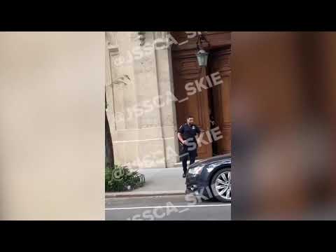 Police raid New York home of billionaire Jeffrey Epstein - YouTube