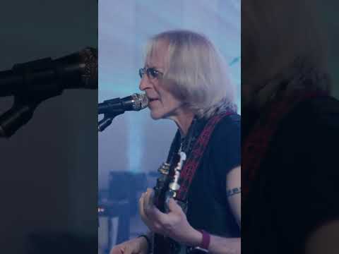 @TheImmedFamily  play "Somebody's Baby," written by bandmember Danny Kortchmar & Jackson Browne
