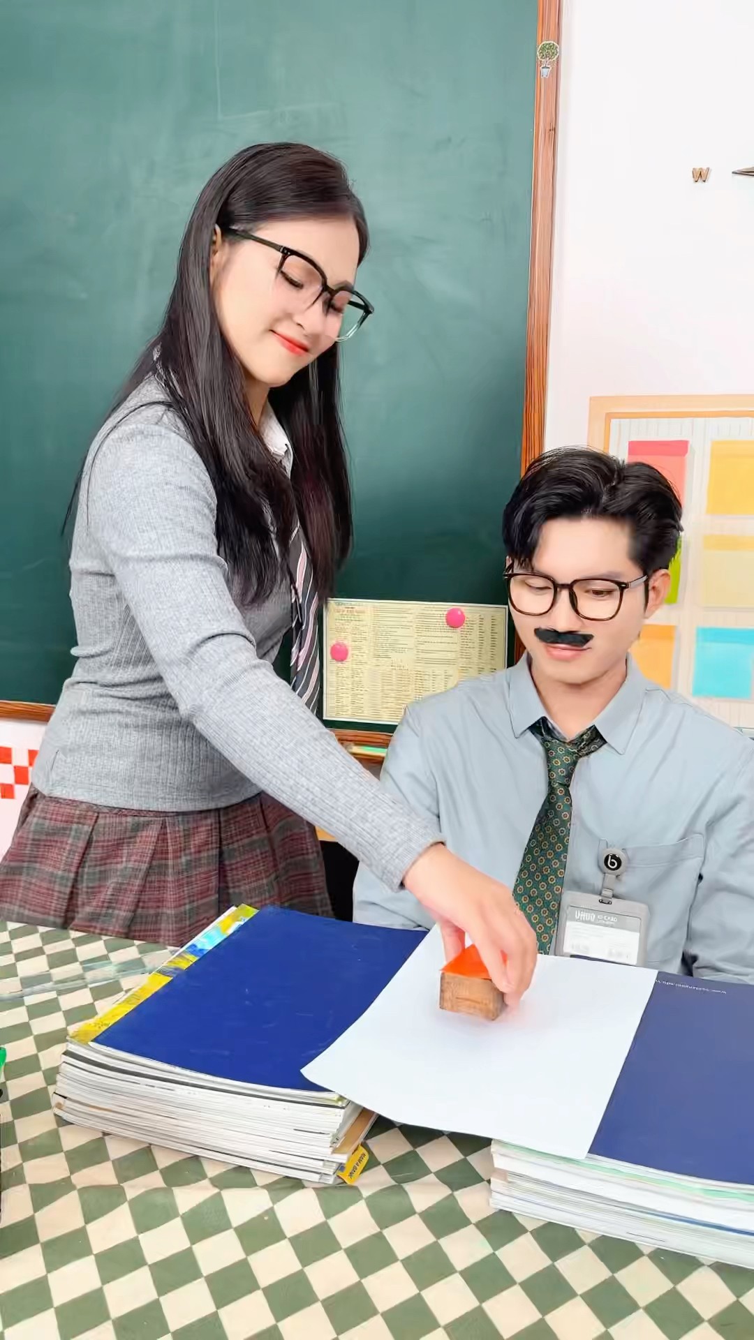 Do you think there are other ways to avoid dropping things? #funny #shorts #school
