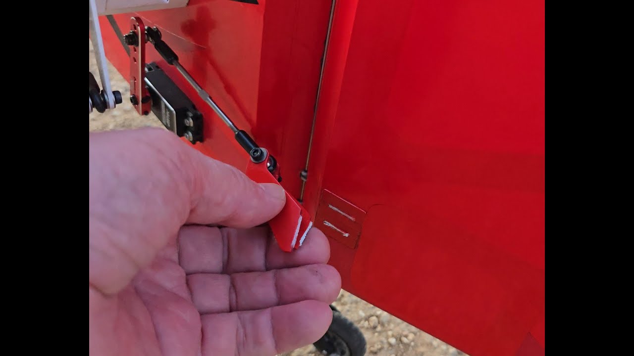 Hitec 961 Servo vs Rudder Control Horn ;-) (video by the one and only ...