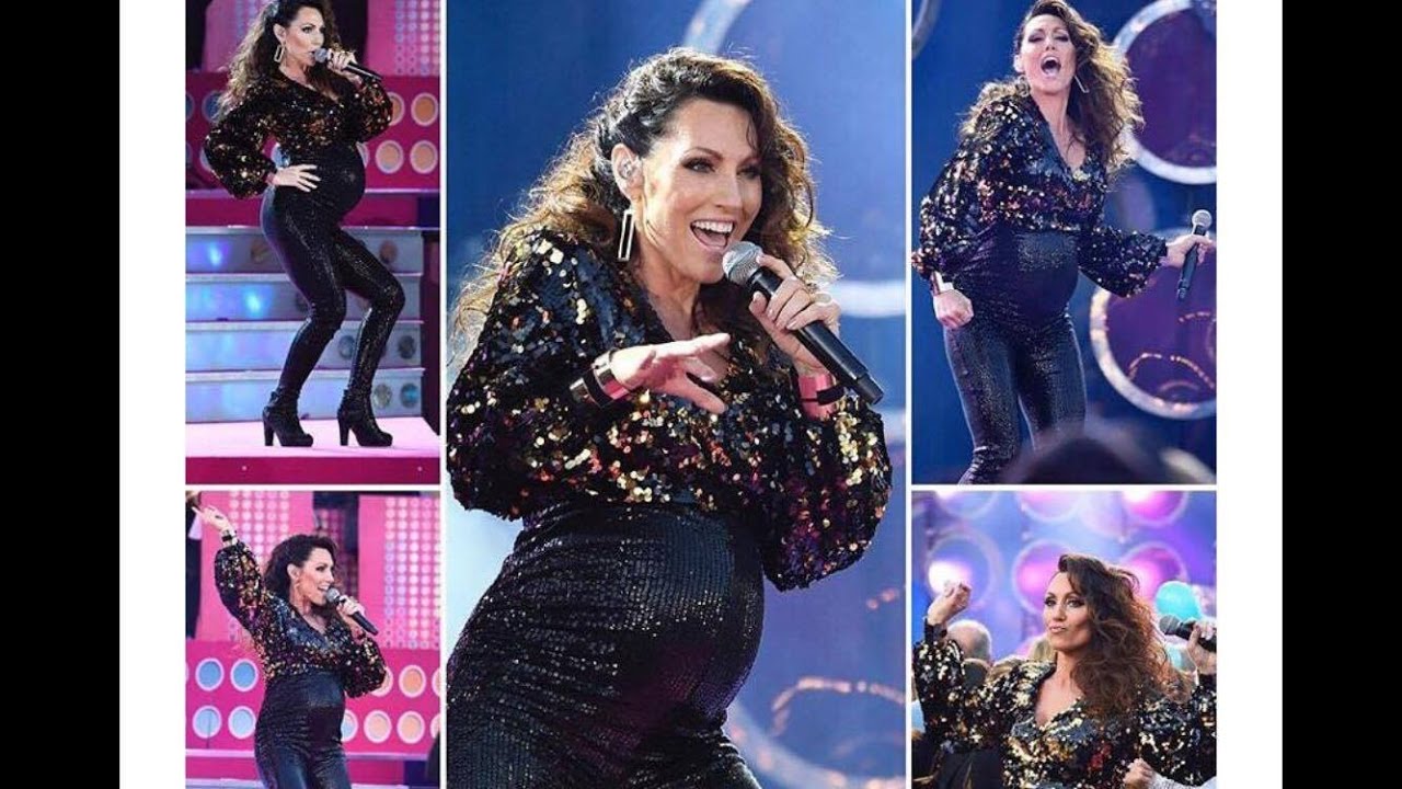 Amazing Pregnant singer killing it performing live on stage YouTube