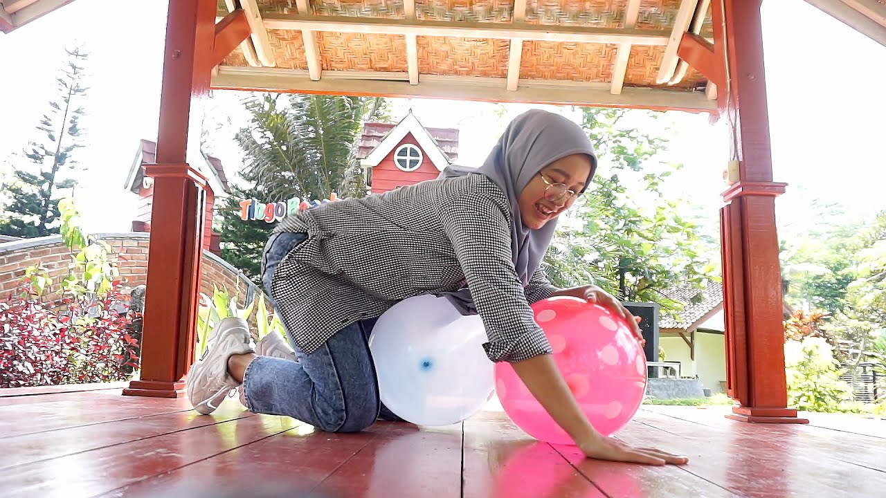 TANTANGAN BALON TERSERU - TIDUR DI ATAS BALON