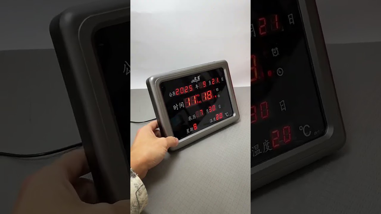 “Every Desk Needs This Clock! 😍🕰️”