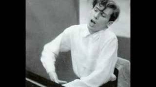 Glenn Gould plays Bach Prelude in C Minor chords
