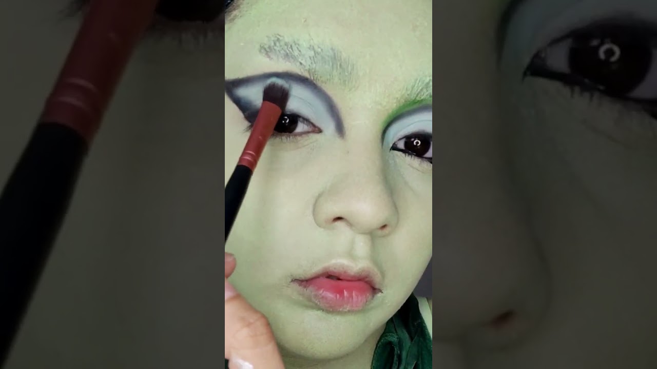 Scarah Screams makeup💚