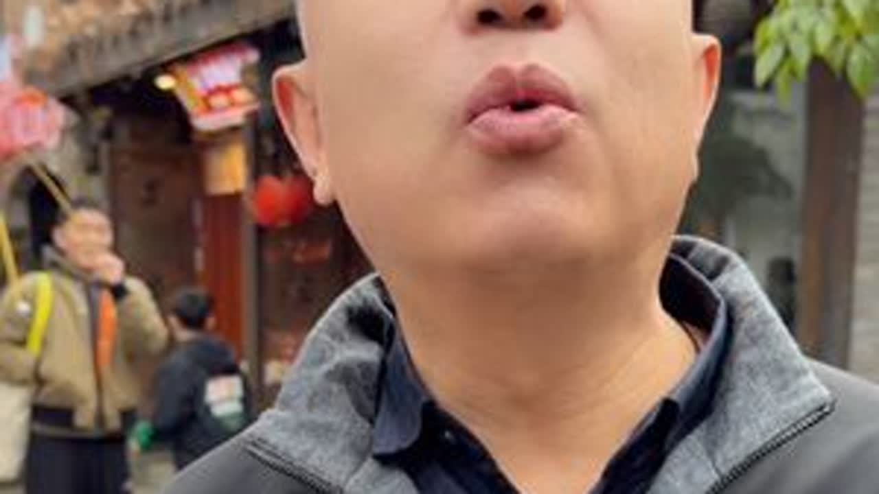 心里有光走到哪里都有温度，心若空了哪里都一样，宽窄巷子来了 #休闲时光 #过年了