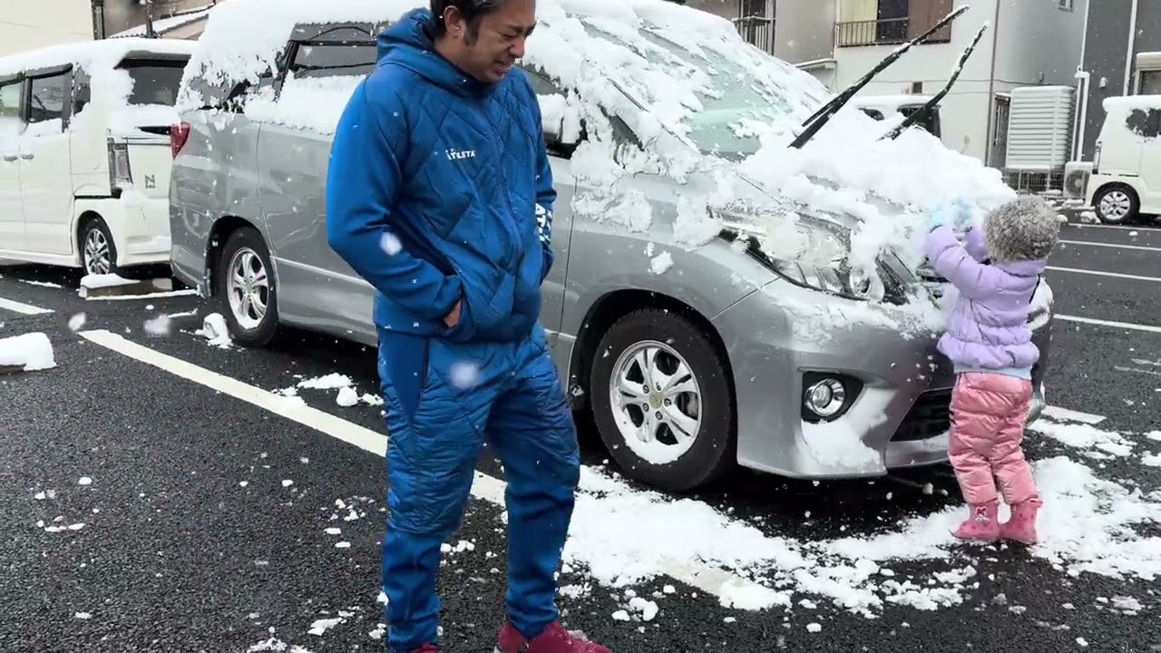 雪で遊ぶ② - YouTube