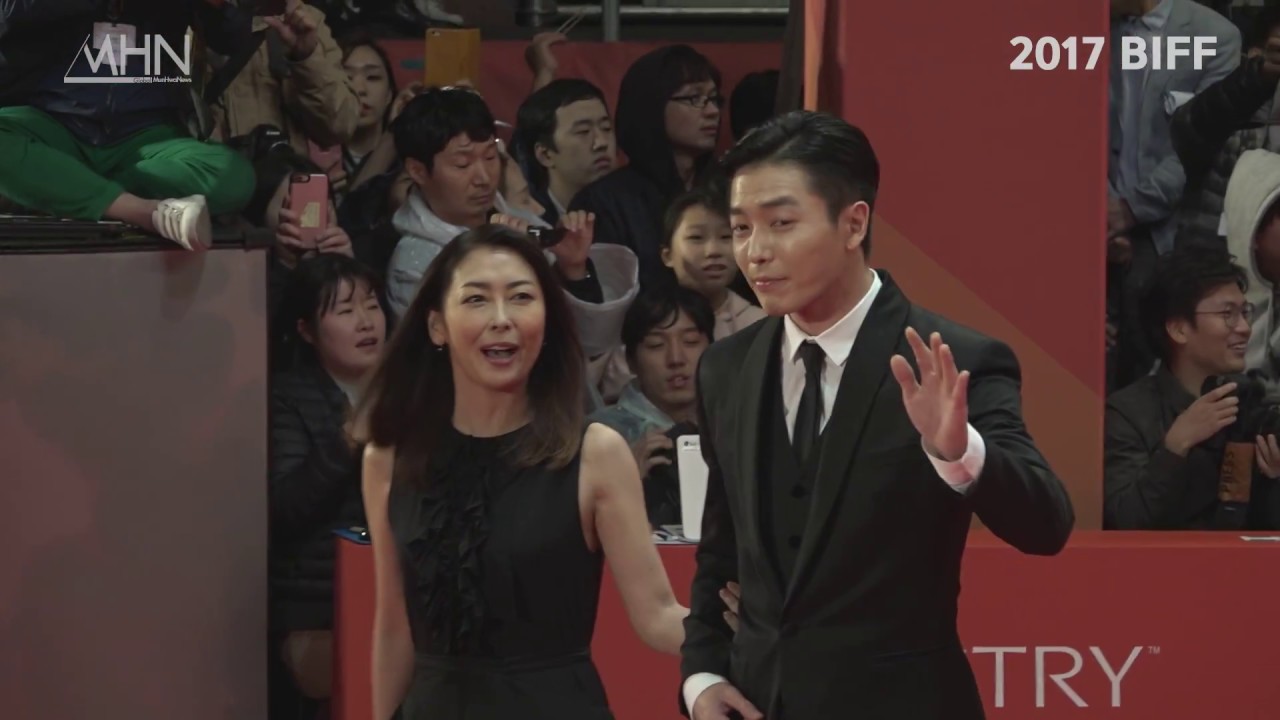 動画 釜山国際映画祭 レッドカーペット キム ジェウク 中山美穂 ｏｎｅ ｍｏｒｅ ｔｒｙ