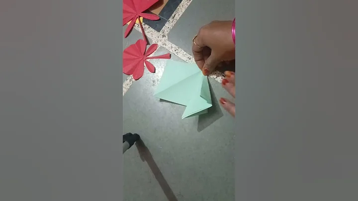 Tips To cut paper in the shape of maple leaves are very simple।Leaves kese bhnaye । Leaves cutting