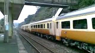 EMU100型自強號通過暖暖站hsuhanyu