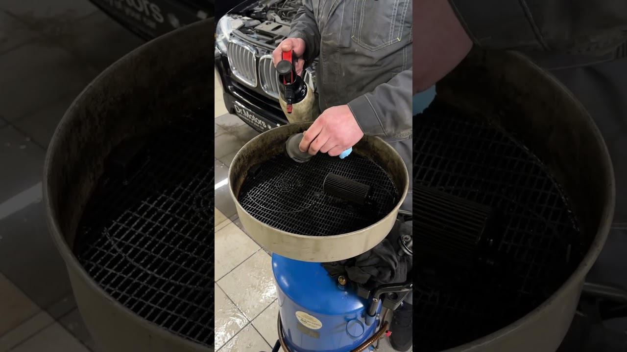 BMW X4 выполнили замену масла и фильтров , замена топливного фильтра на автомобиле