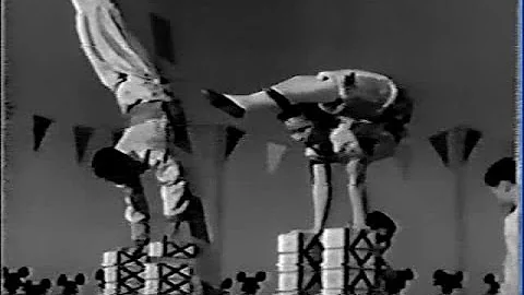 George Wong Troupe Classic Chinese Acrobatics On T...