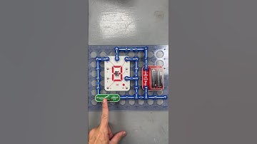 Seven-Segment Display Switching Between 1 and 7 #sevensegmentdisplay #electronics #shorts